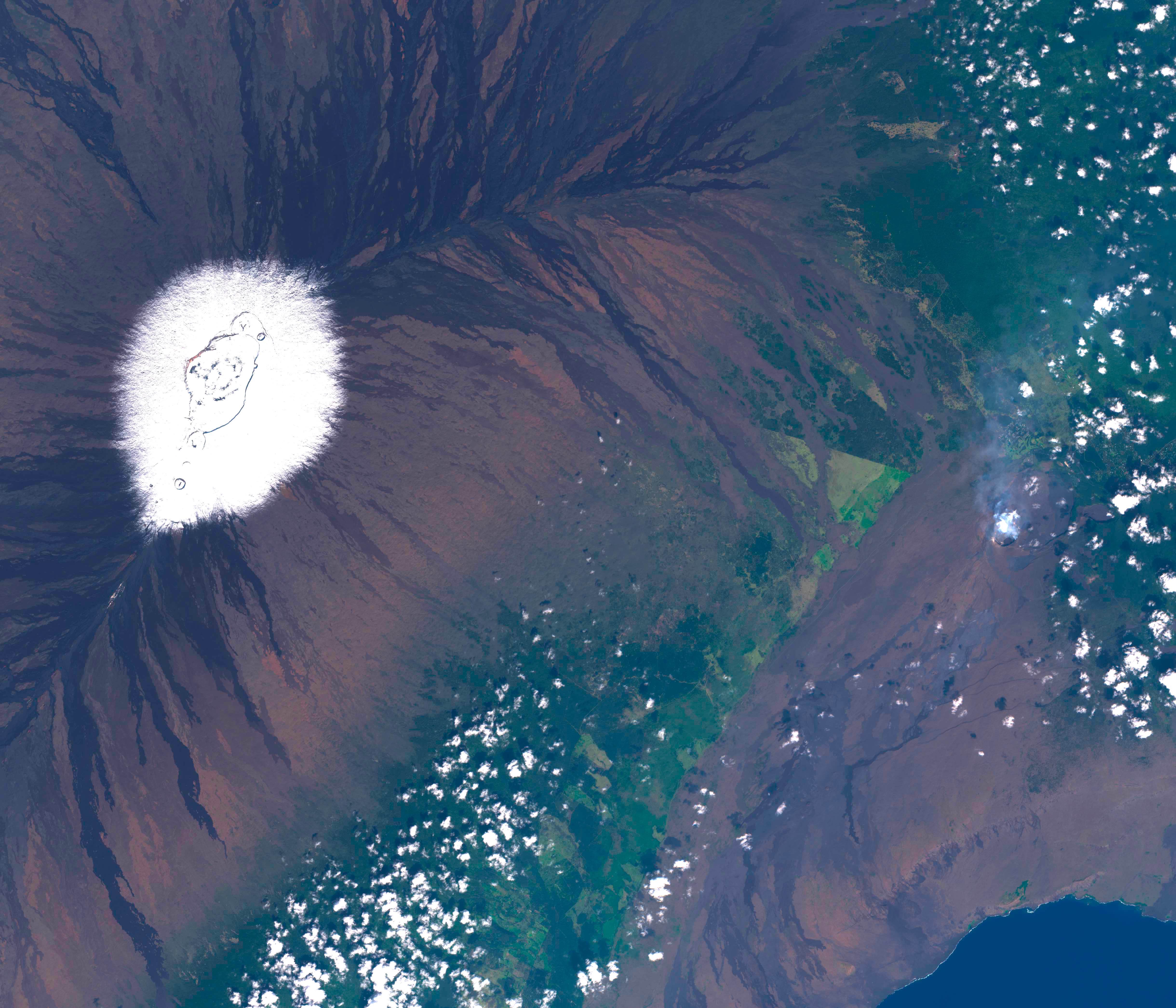 <i>Kilauea, Hawai'i 19.421°N 155.287°W 1222 m (Sentinel-2, ESA)</i>