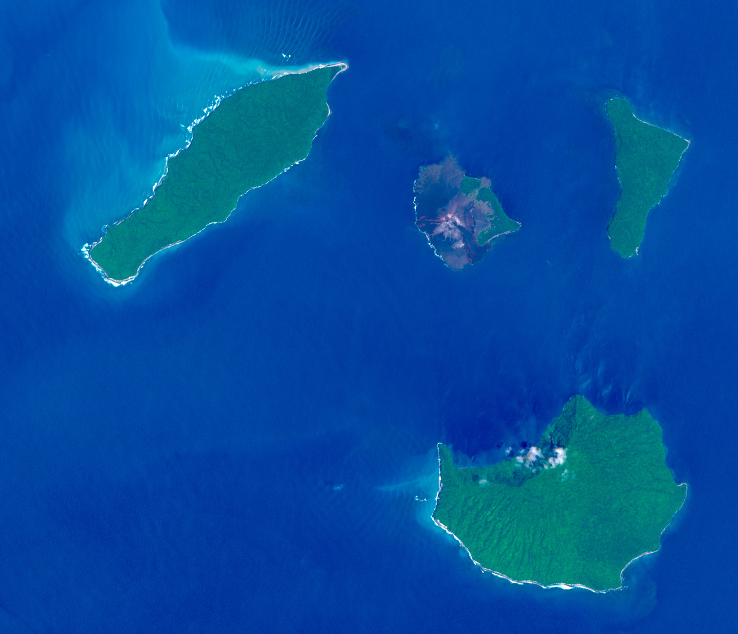 <i>Anak Krakatau, Indonesia 6.102°S 105.423°E 813 m (Sentinel-2, ESA)</i>